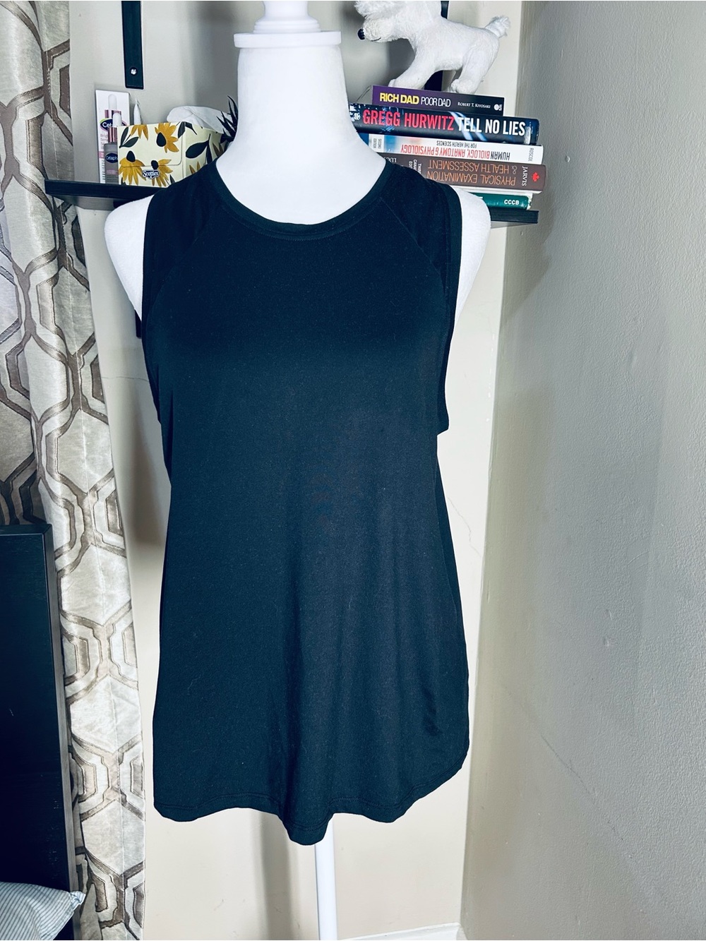 Women's Black Scoop Neck Tank Top - Casual Everyday Wear